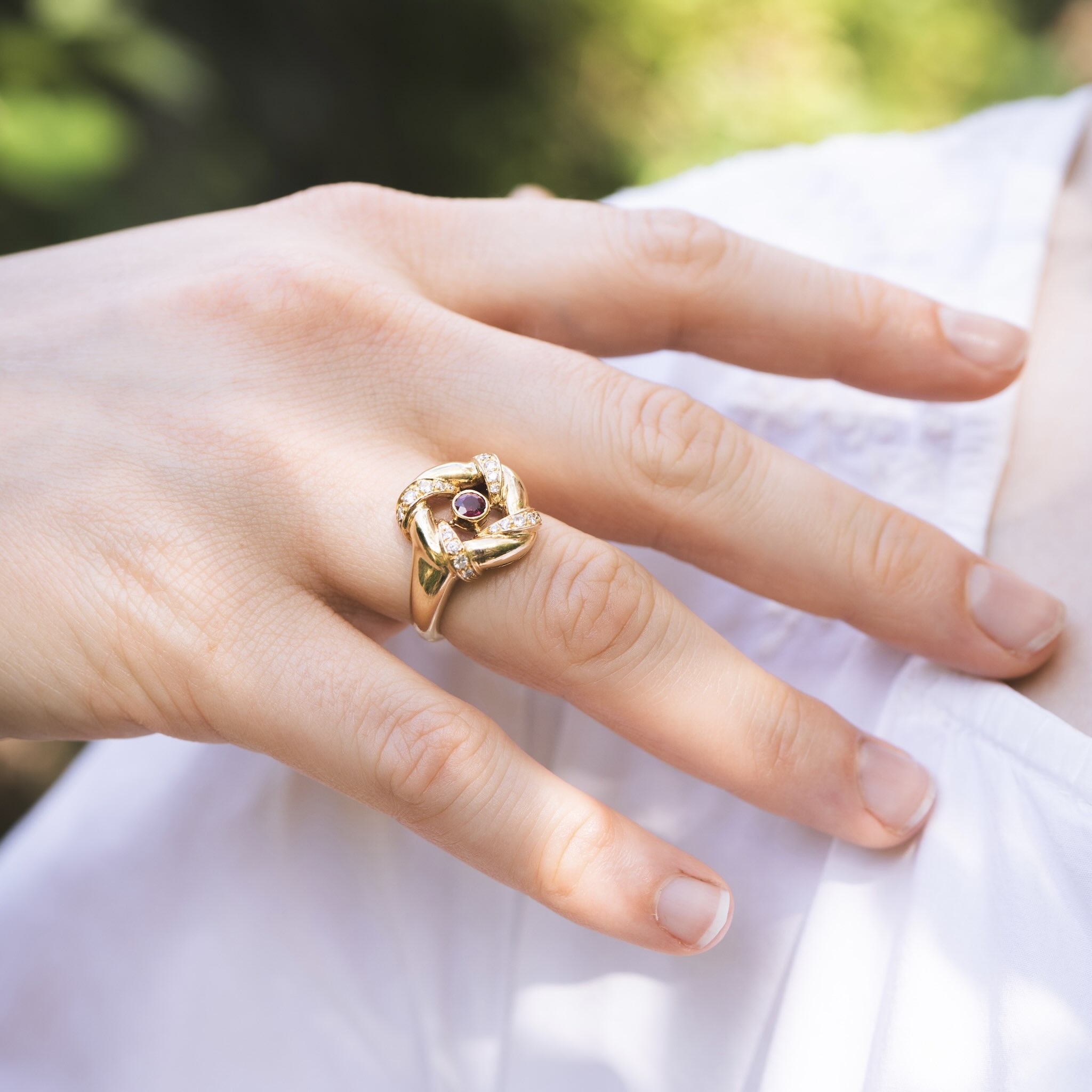 Bague rubis diamants en or jaune – Image 5