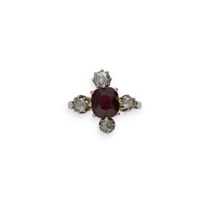 Bague 1900 en grenat entouré de roses de diamant